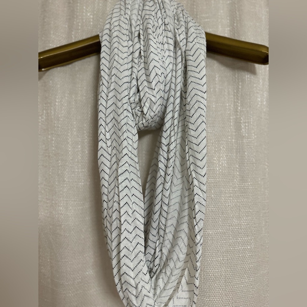 GAP Black and White Chevron Infinity Scarf